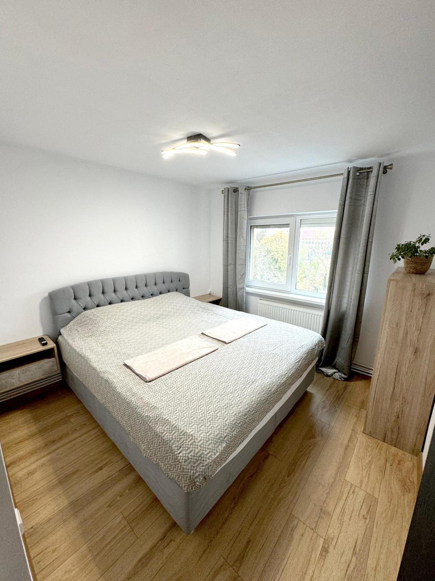 Ultracentral Apartment Тиргу-Жіу Екстер'єр фото